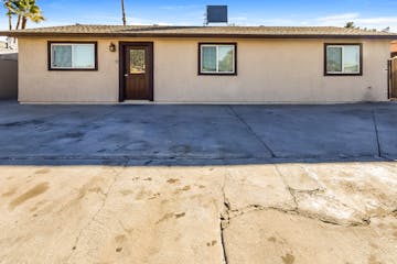 2208 DEMETRIUS AVE LAS VEGAS, NV 89101